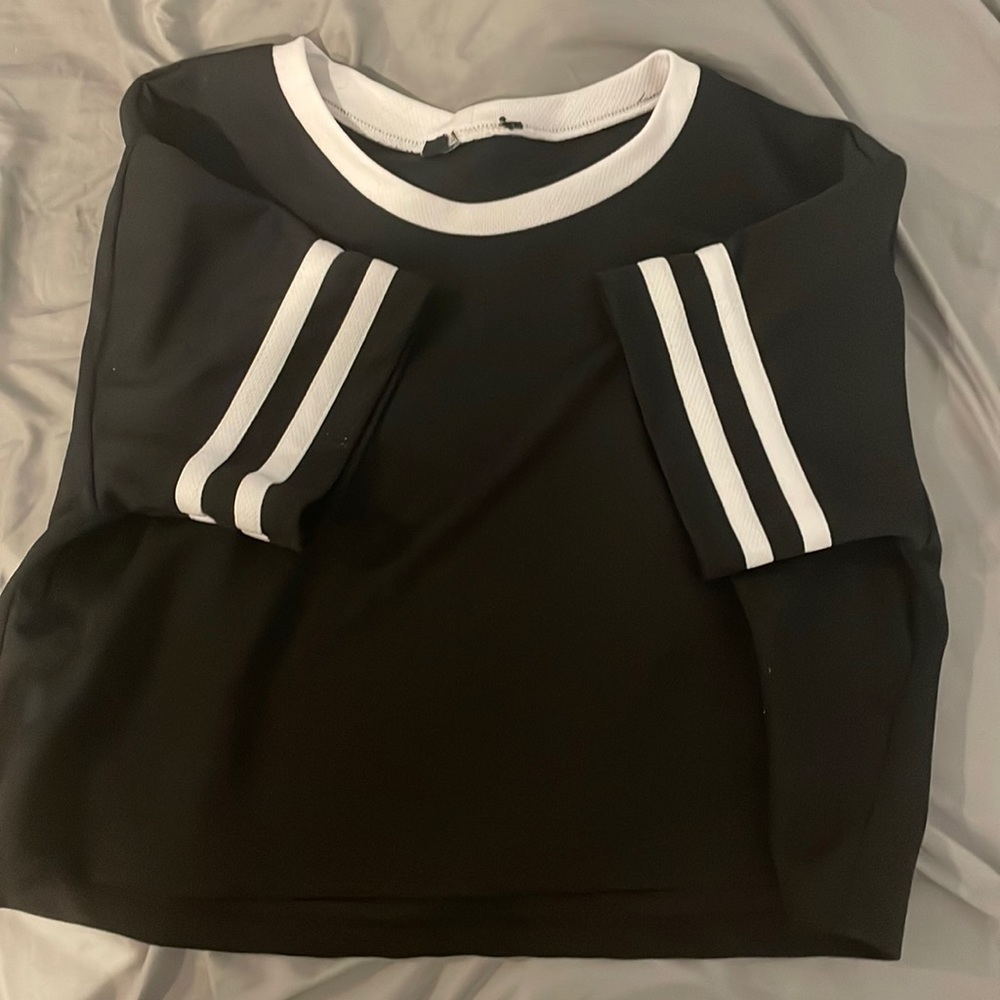 crop black tee